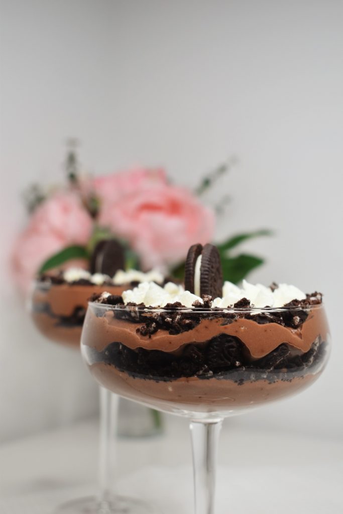 ČOKOLADNA BOMBA Z JAGODAMI IN OREO PIŠKOTI 5 Image 10 11 20 at 6.57 PM MakeSomeSweets